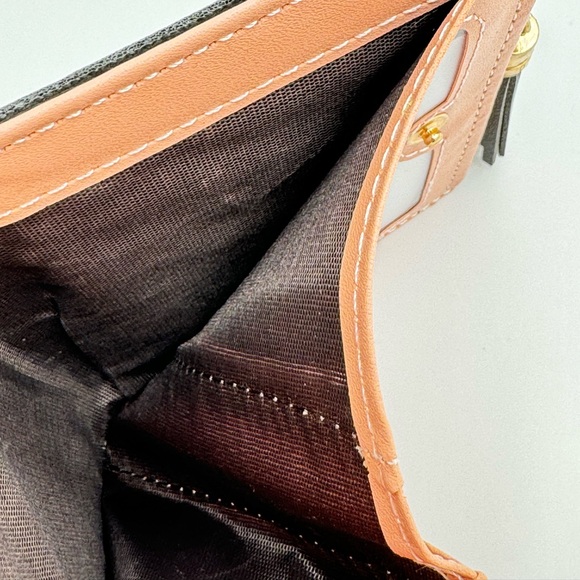 Women’s Bifold Wallet 3 Solid Colors and Coin Pocket - Picture 6 of 6